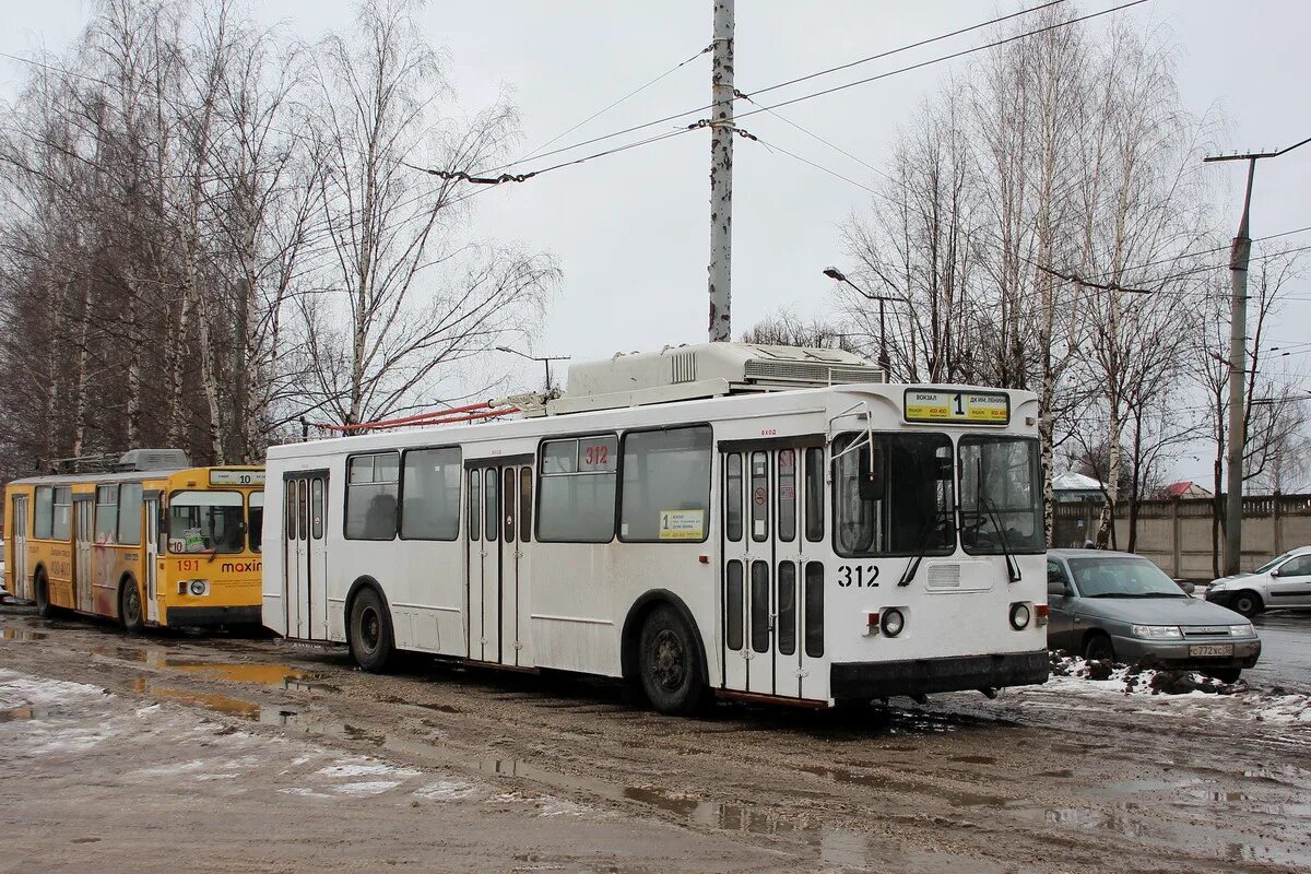 Троллейбус 6 йошкар ола. Троллейбусное депо Йошкар Ола. Троллейбус Йошкар-Ола ЗИУ 682гм1. ЗИУ-682гм троллейбус Йошкар Ола. Троллейбус Йошкар Ола 312.