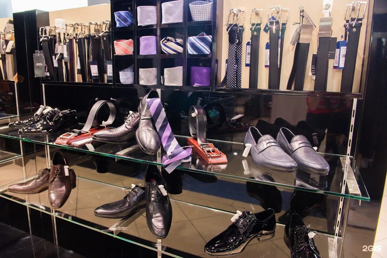 Бабушкина 5 улан-удэ магазин унтов. Обувь собр. Мужской магазин улан удэ. Универмаг одежда обувь. Швейная фабрика синар новосибирск.