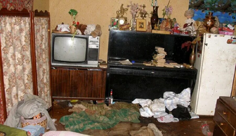 Квартира в ужасном состоянии. Ужасная квартира. Ужасная квартира. Убитая квартира. Убитая квартира.