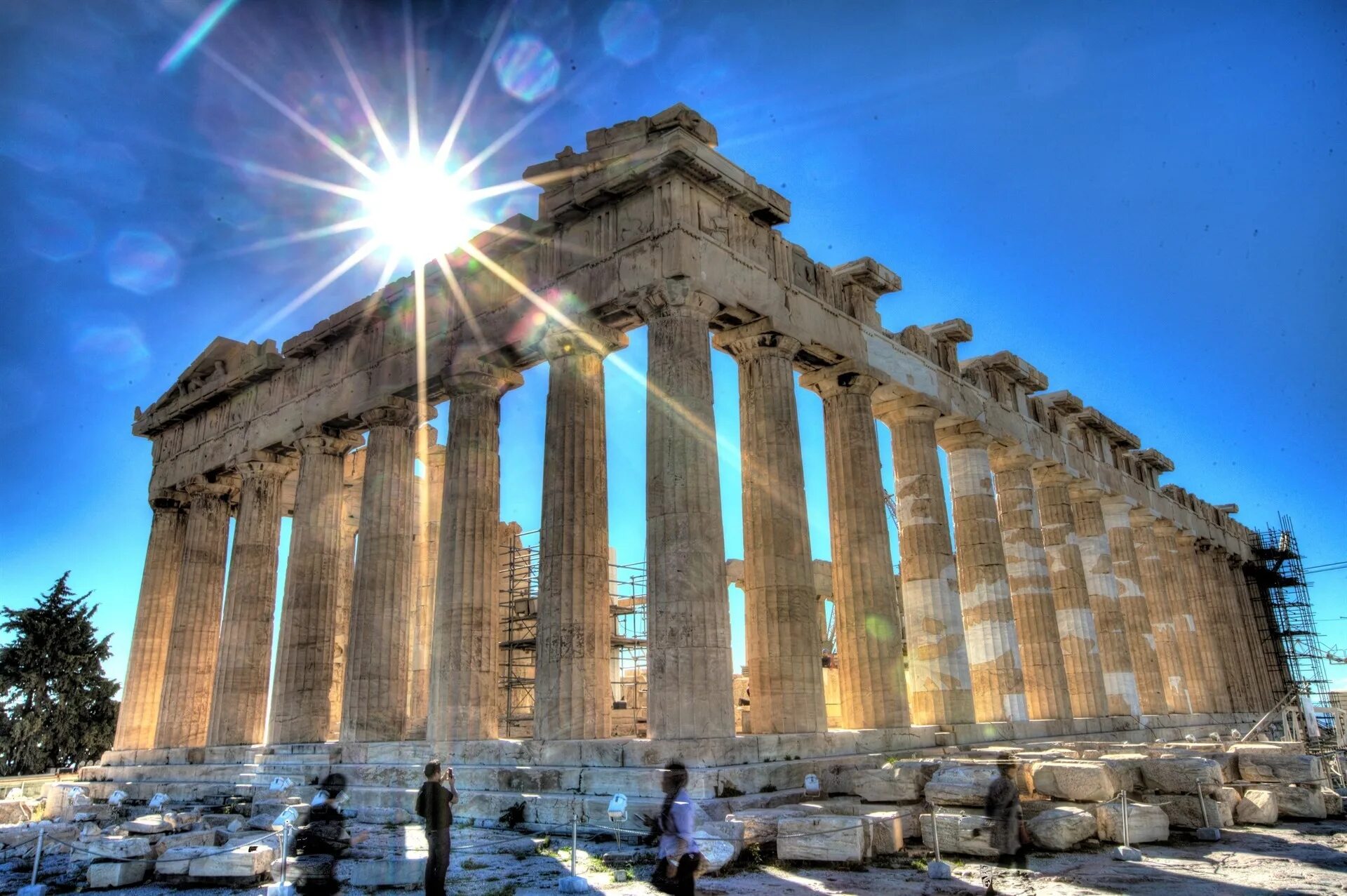 Самая большая греческая. Парфенон Афины Греция. Греция Афины Парфенон туристы. Афинский Акрополь Греция. Парфенон Афинский Акрополь.