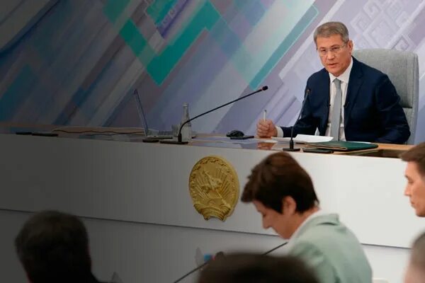 Госкомитет рб. Политика башкортостан. Политика башкортостан. Рустем хабиров. Глава республики башкортостан радий хабиров портрет.
