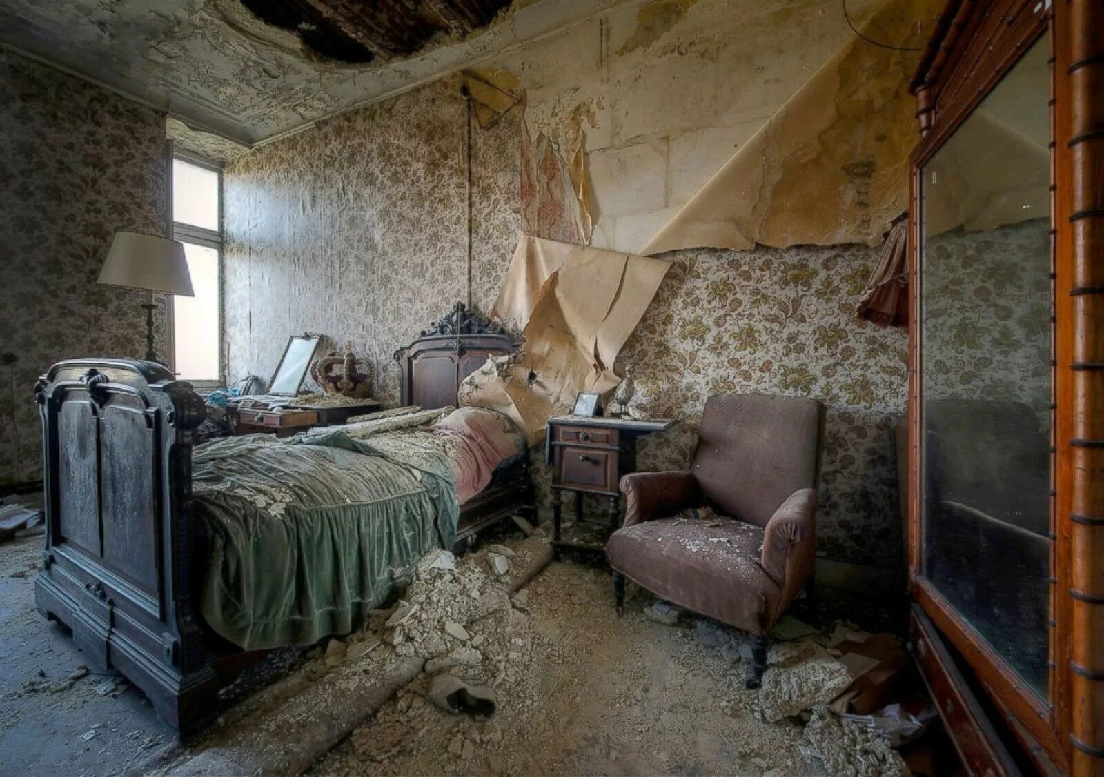 Страшная квартира. Спальня некрасивая. Страшная квартира. Старая комната. Некрасивая комната.