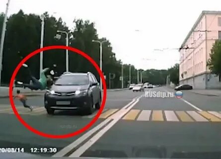 Видео где сбивают