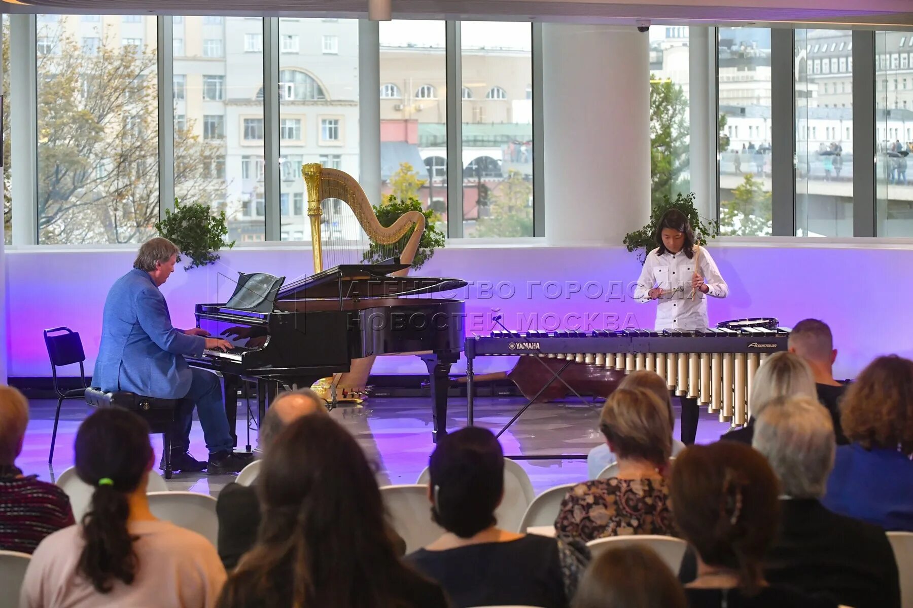 Киноконцертный зал октябрь москва фото. Откройте новое пространство. Концертный зал зарядье снаружи. Откройте новое пространство. Коворкинг итмо кронверкский 49.