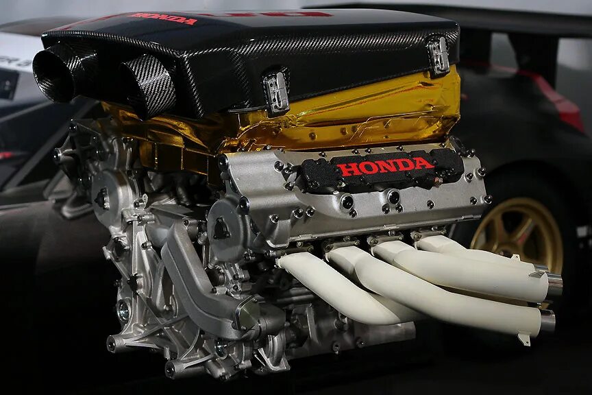 Дизель в каких машинах. Honda v10 engine. Engine v10 Honda ra100e. Двигатели Honda v8 ra807e. Двигатель Хонда v10 f1.