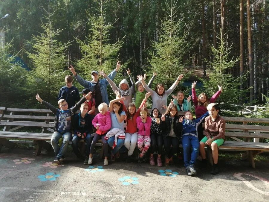 Лагерь тверской области пионерский. Смены загородного лагеря. Загородный лагерь заря асбест. Детский оздоровительный лагерь родина подольск. Спортивные мероприятия в лагере.