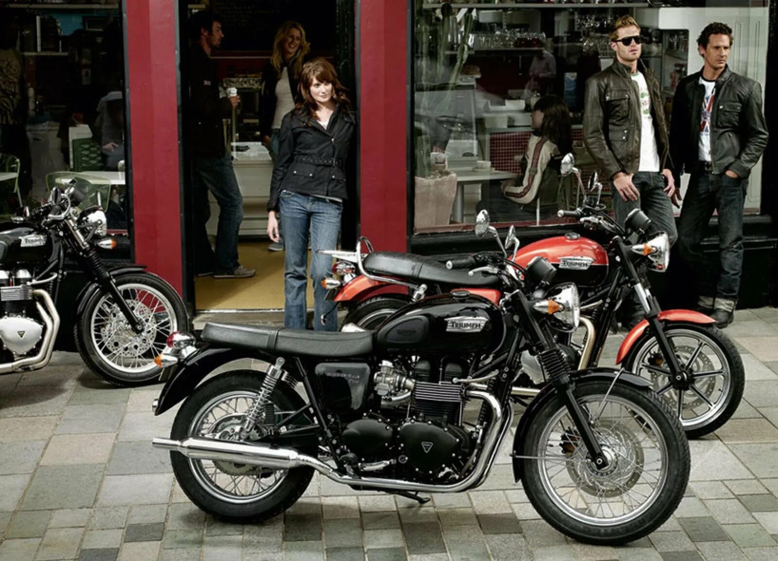 Triumph bonneville 3 метра над уровнем неба. Марио касас 3 метра над уровнем. Мотоцикл триумф бонневиль 3 метра над уровнем неба. Мотоцикл триумф тракстон 2004. Марио касас три метра над уровнем неба.