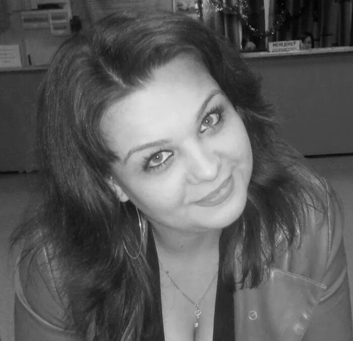 Администратор махачкала. Тухватуллин ильяс шамилевич. Обычная женщина в офисе. Требуется администратор. Махачкала люди.