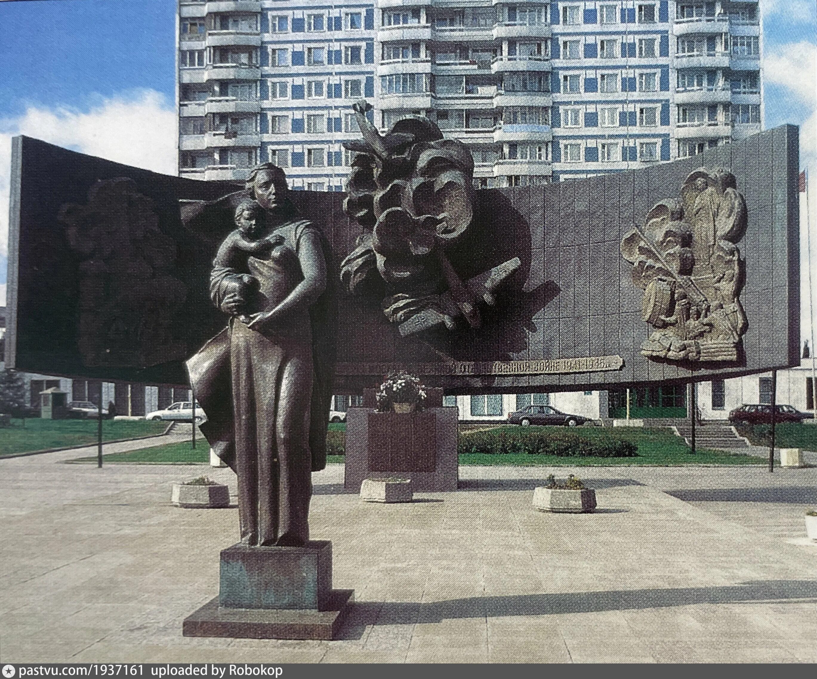 Памятник 2000 год. Памятник героям противовоздушной обороны Москвы. Памятник 152 Днепропетровск. Монумент воинам ПВО. Памятник воинам красной армии в Краснодаре.