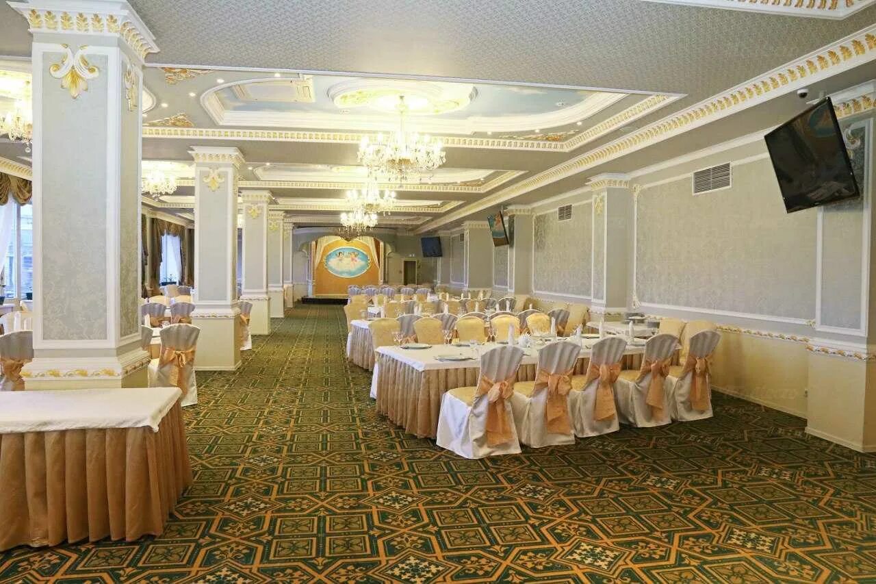 Нурсултан саратов ресторан. Султанат казань банкетный зал. Кафе нурсултан. Кафе нурсултан. Ресторан султанат.