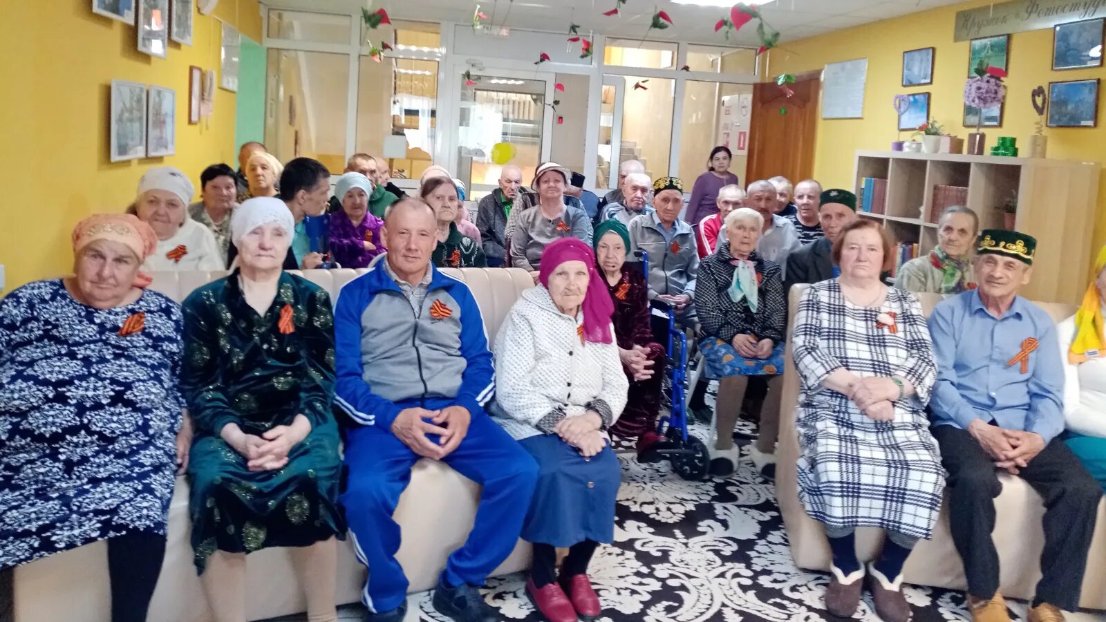 Дипи буинск. Дом престарелых буинск. Буинский дом-интернат для престарелых и инвалидов. Центральная районная больница буинск. Здание буинского дом престарелых.