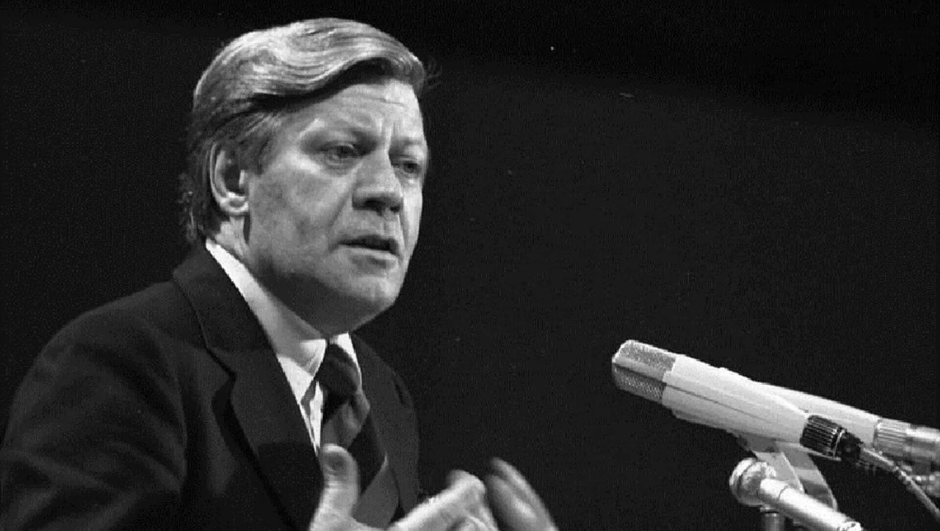 Гельмут шмидт 1978\. Шмидт фрг. Helmut schmidt. Гельмут генрих вальдемар шмидт. Гельмут шмидт.