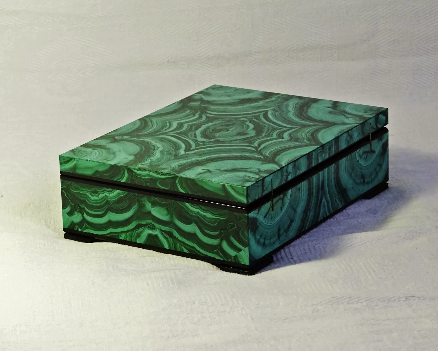 Малахитовая шкатулка сделать своими руками. Малахитовая шкатулка изготовить из подручных. Имитация малахита акриловыми красками. Малахитовая шкатулка. Квиллинг шкатулка.