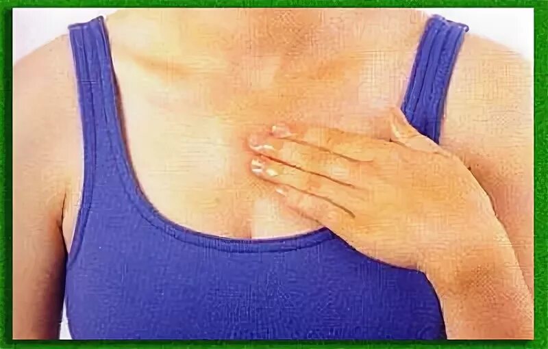 на грудной клетке бугорок. грудная шишка у женщин. молочная железа. выпирают кости на грудной клетке. грудная шишка у женщин.