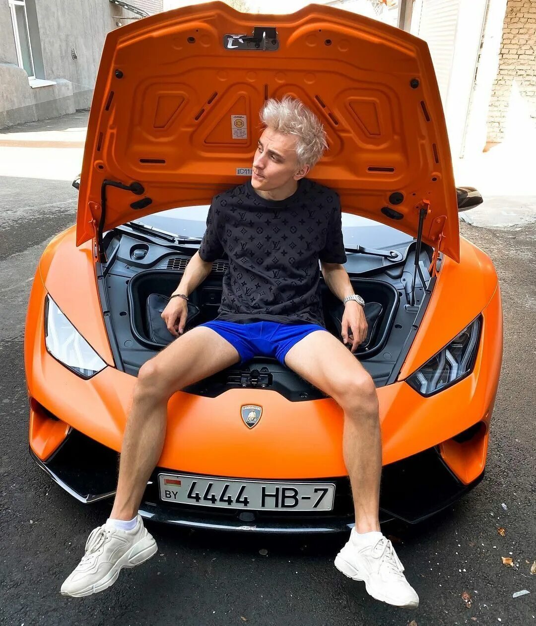 Ауди 200. Глент блоггер а4 влад. Влад а4 2023. А4 влад бумага ламба. Влад глент 2022.