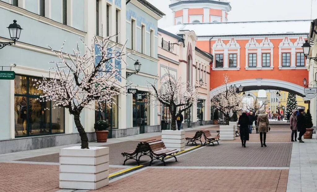 Outlet белая. Аутлет белая дача Москва. Шереметьево аутлет Виладж. Аутлет Вилладж белая дача Москва. Аутлет Outlet Village белая дача.