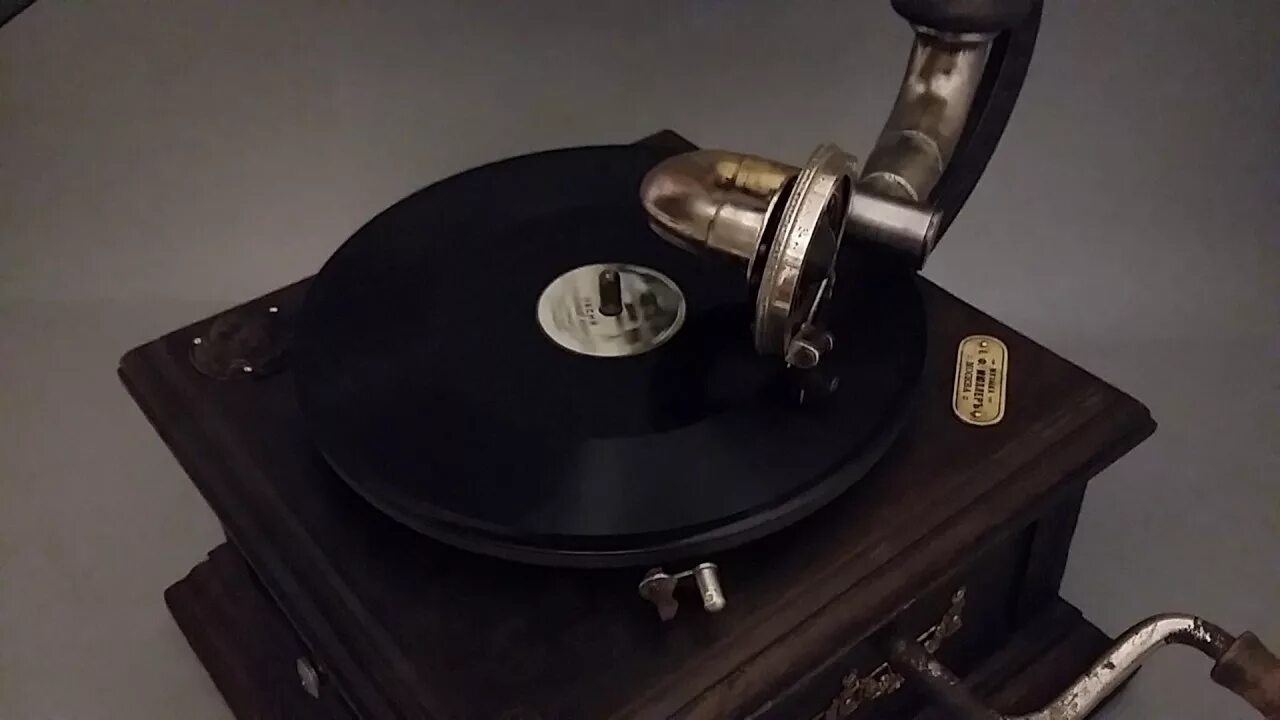 Старинные пластинки. Музыка граммофона слушать. Граммофон старинный. Советский граммофон. Патефон 19 век.