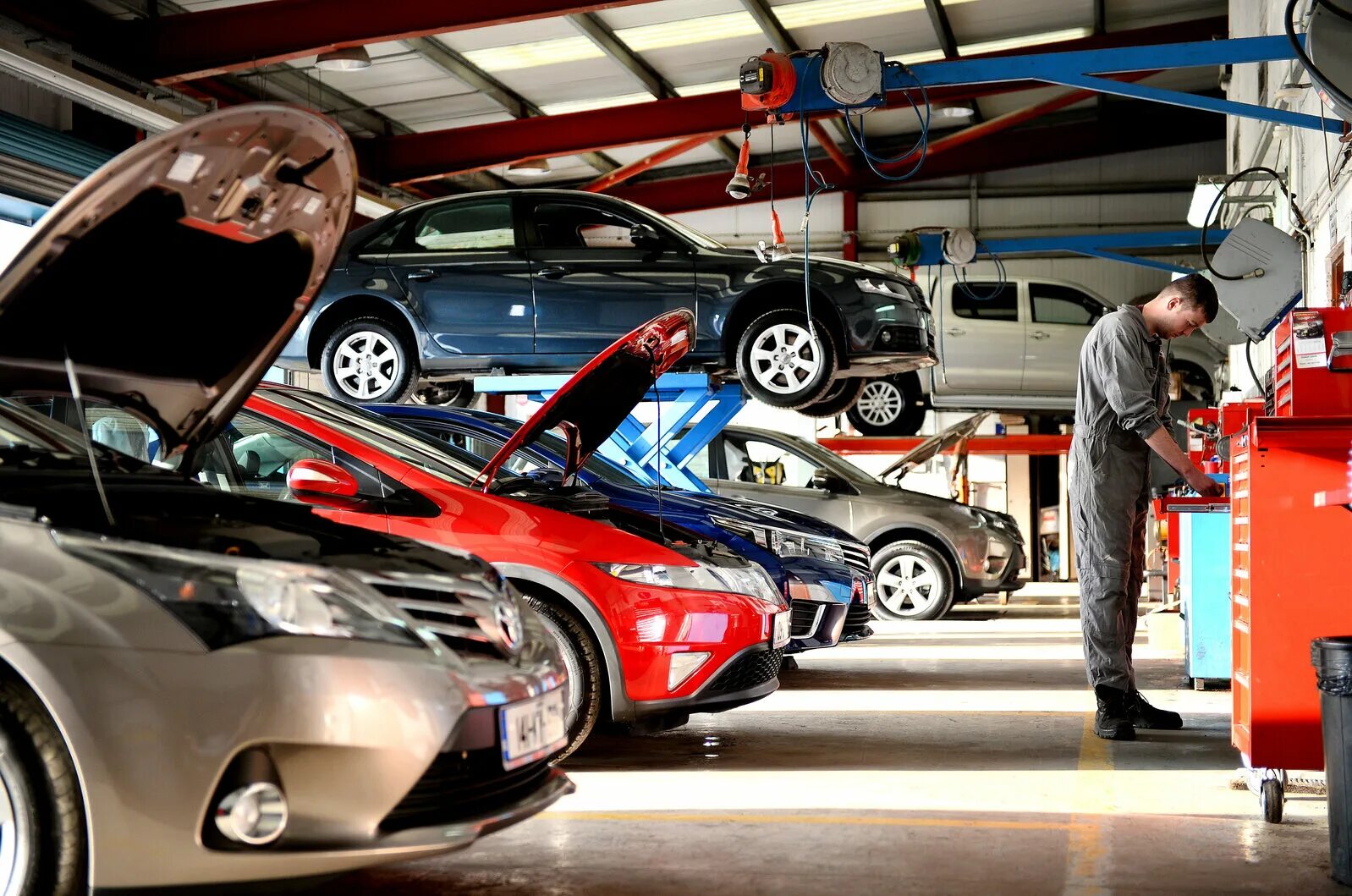Автосервис. Сто авто. Автомобиль в сервисе. Иномарка сервис. Автосервис сто.