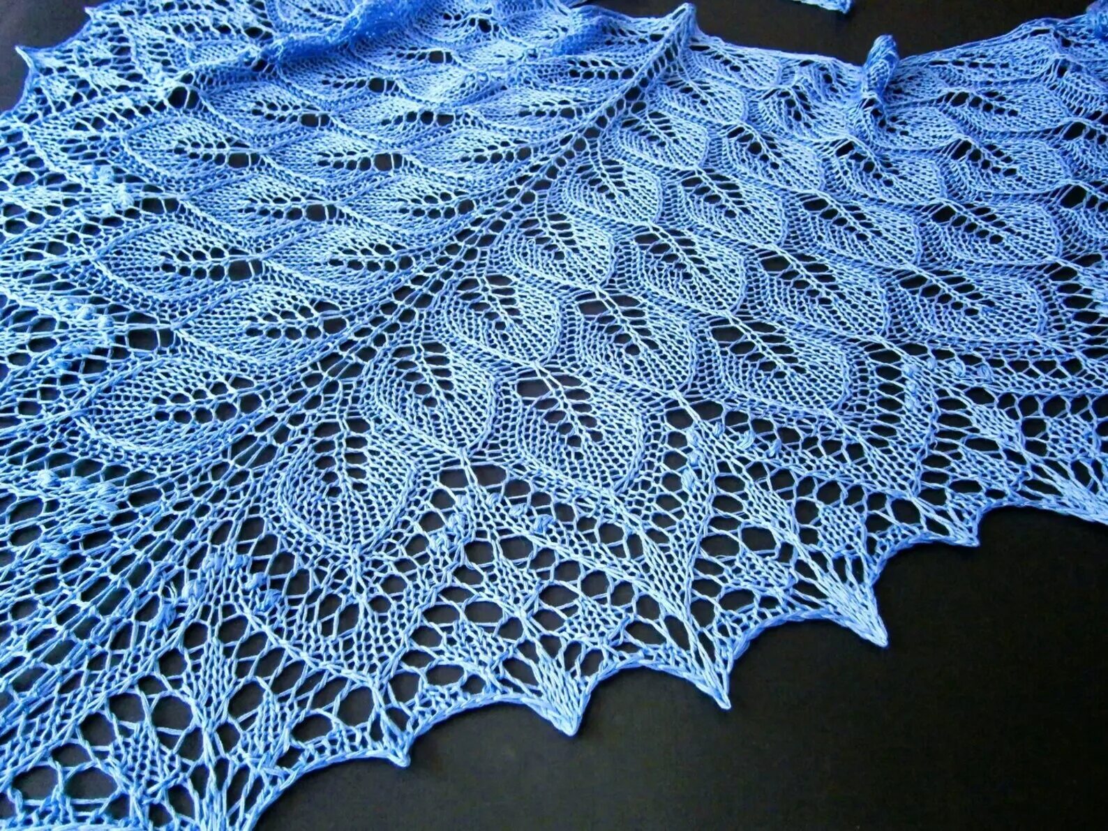 Красивые косынки спицами. Шаль Whirlpool Scarf. Шаль филлерид. Ажурный платок Lace Shawl by.