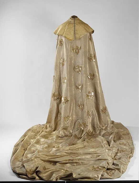 Порфира мантия императора. Облачение фиолетовое аксамит. Порфира одежда. Порфира царская мантия николая 2. Порфиру одежда.