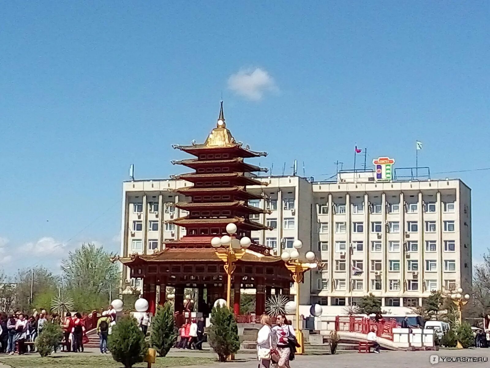 Элиста 2021 администрация. Элиста туристы. Подработка в элисте для женщин. Элиста туристы. Работа элиста.