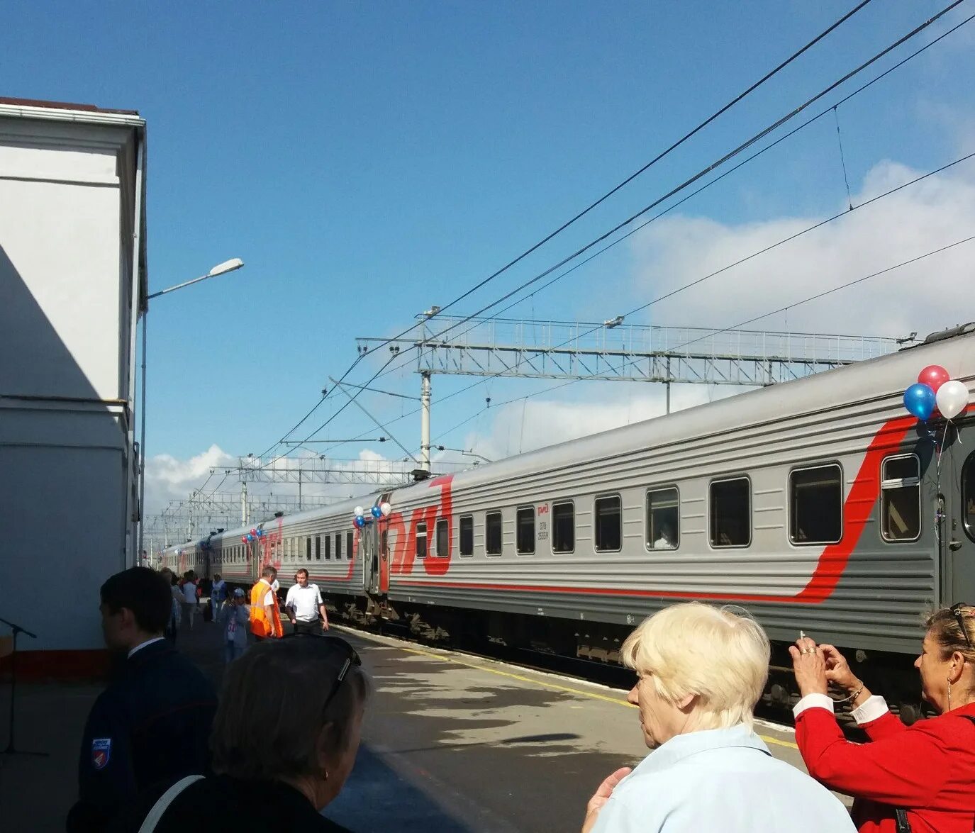 Пермь 1 поезда. Поезд Кама Пермь. Фирменный поезд Кама. Поезд Москва Пермь. Поезд Кама Москва Пермь.