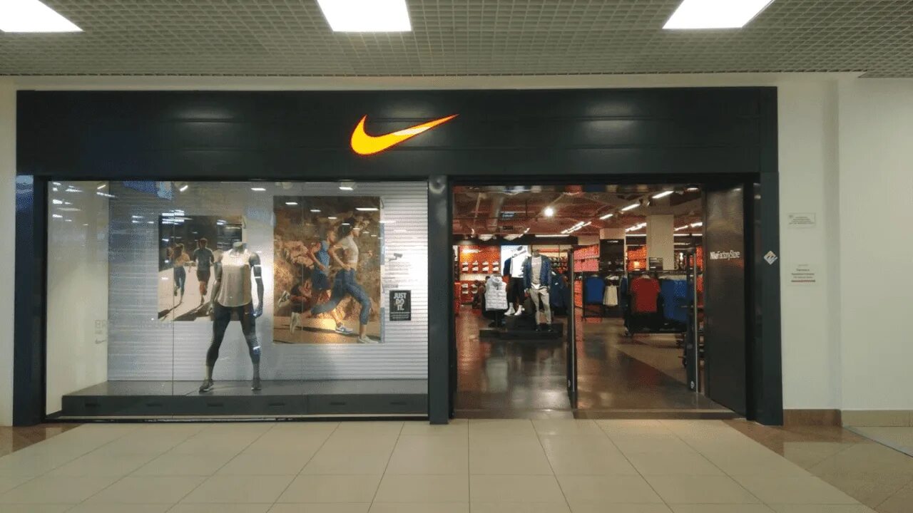 Магазин найк в спб. Магазин Nike discount n1. Nike spb. Дисконт магазины найк. Дисконт найк Южный полюс.