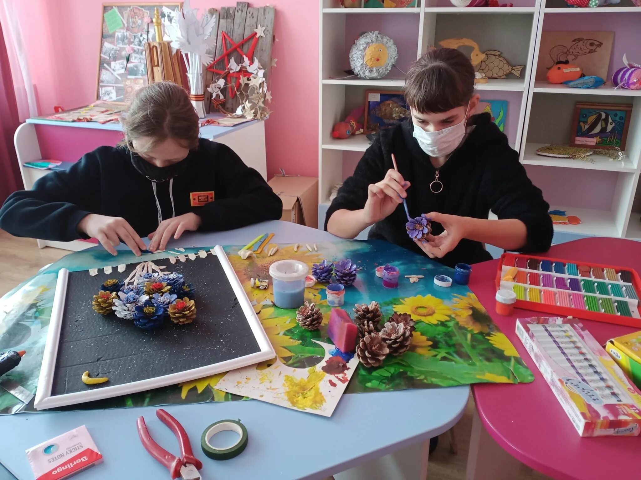 мастер умелые ручки. мастер умелые ручки. приглашаем на кружок умелые ручки. аппликация ладошки. мастер умелые ручки.