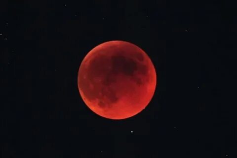 Лунное затмение длится