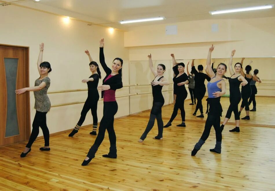 Студия танцев для начинающих. Body Ballet (боди-балет). Занятия боди балетом. Занятия танцами. Боди балет для взрослых.