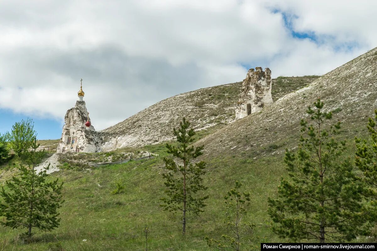 Костомарово монастырь сайт. Костомаровский Спасский монастырь Воронежская область. Дивногорье пещерный монастырь. Костомарово и Дивногорье Воронежская. Храм Костомарово Воронежская область.