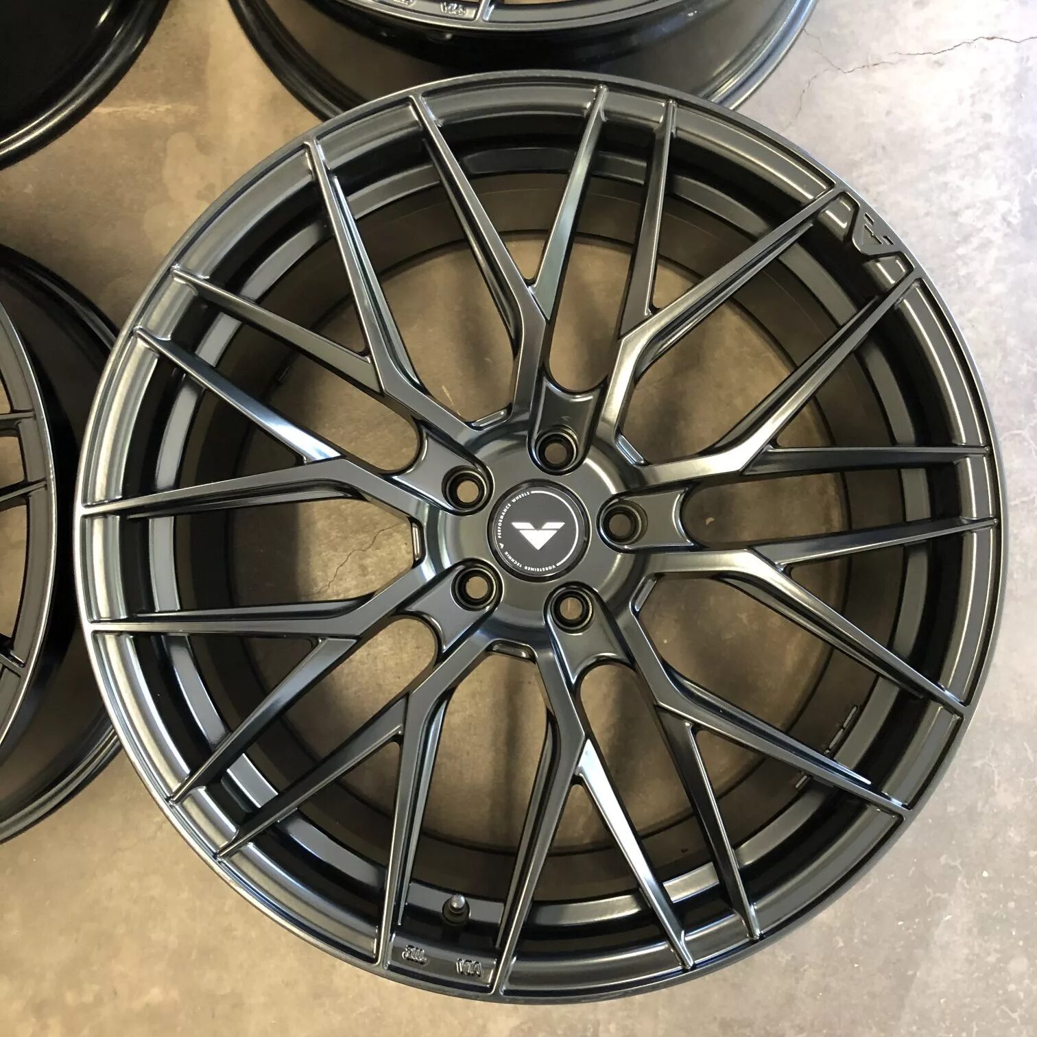 Диски Vorsteiner r19 5x114.3. Vorsteiner VFF-107 графит. Диски Vorsteiner VFF 107 r17. Диски VF-107 r20 5x114.3. Диски реплика оригинала