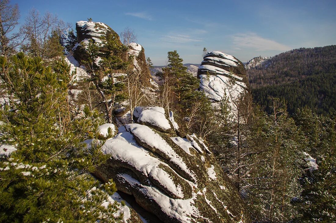 Скала дикарь красноярские столбы. Заповедник столбы красноярск. Красноярские столбы зимой. Скала дикарь красноярские столбы. Национальный парк красноярские столбы скала такмак.