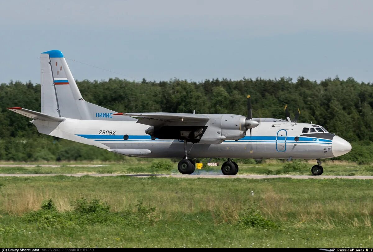 Ан-24 снизу. Ан 24 26. Турбовинтовой самолет ан-24. Ан-26 пассажирский. Ан 24 26.