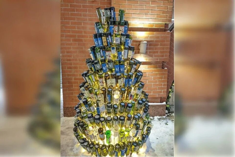 Елка из пивных бутылок. Елка из пивных бутылок