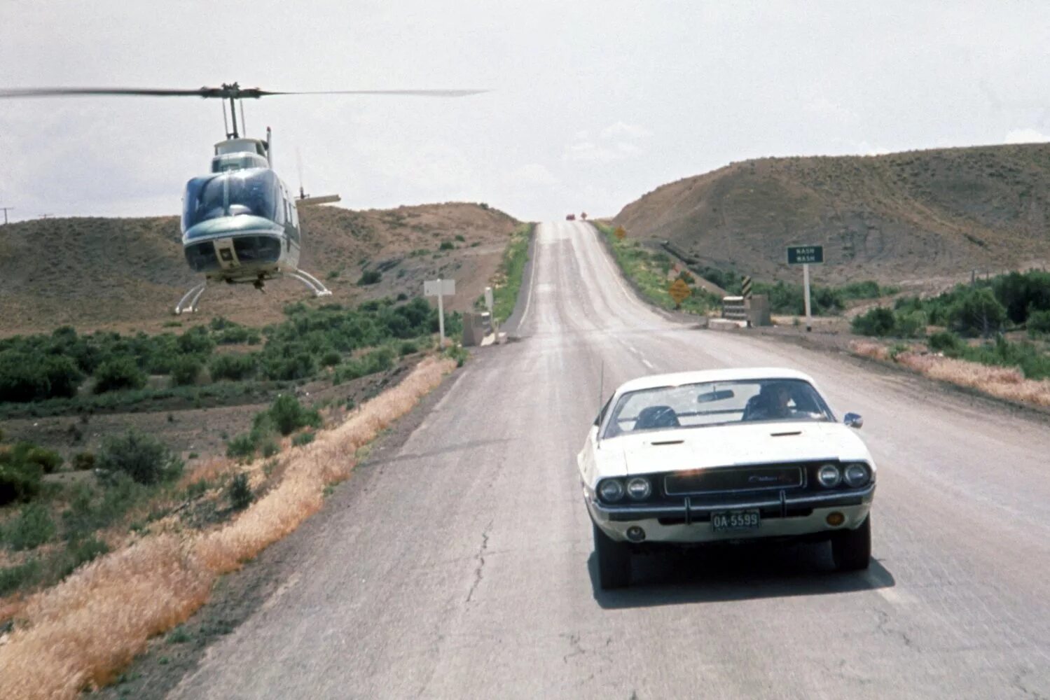 В погоне за дорогой. Dodge Challenger 1970 Vanishing point. Dodge Challenger 1971 Исчезающая точка.