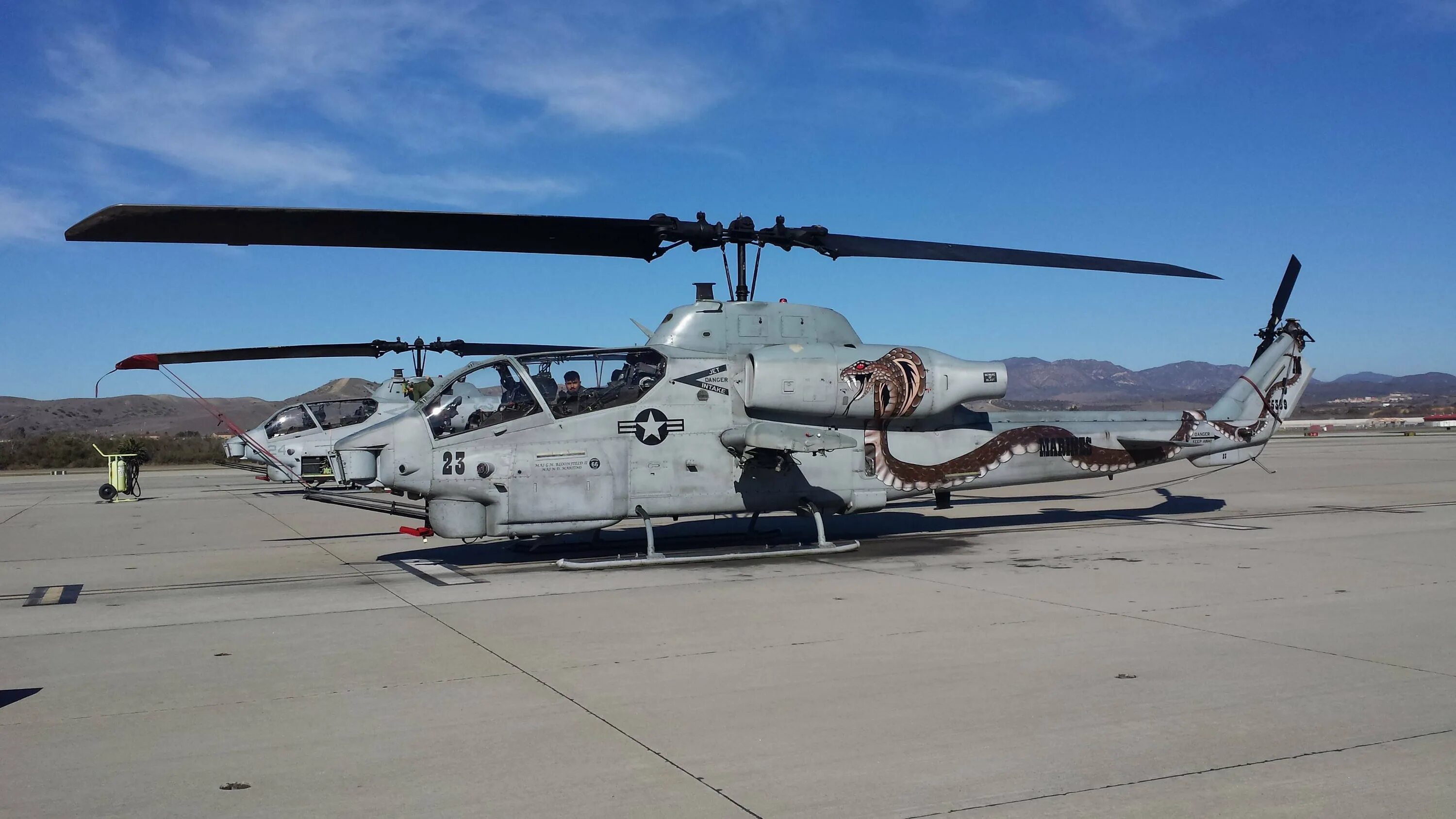 Super cobra. Вертолет Ah-1w "супер Кобра". Вертолет Ah-1. Ah-1 Cobra. Белл Ah-1 «Кобра».