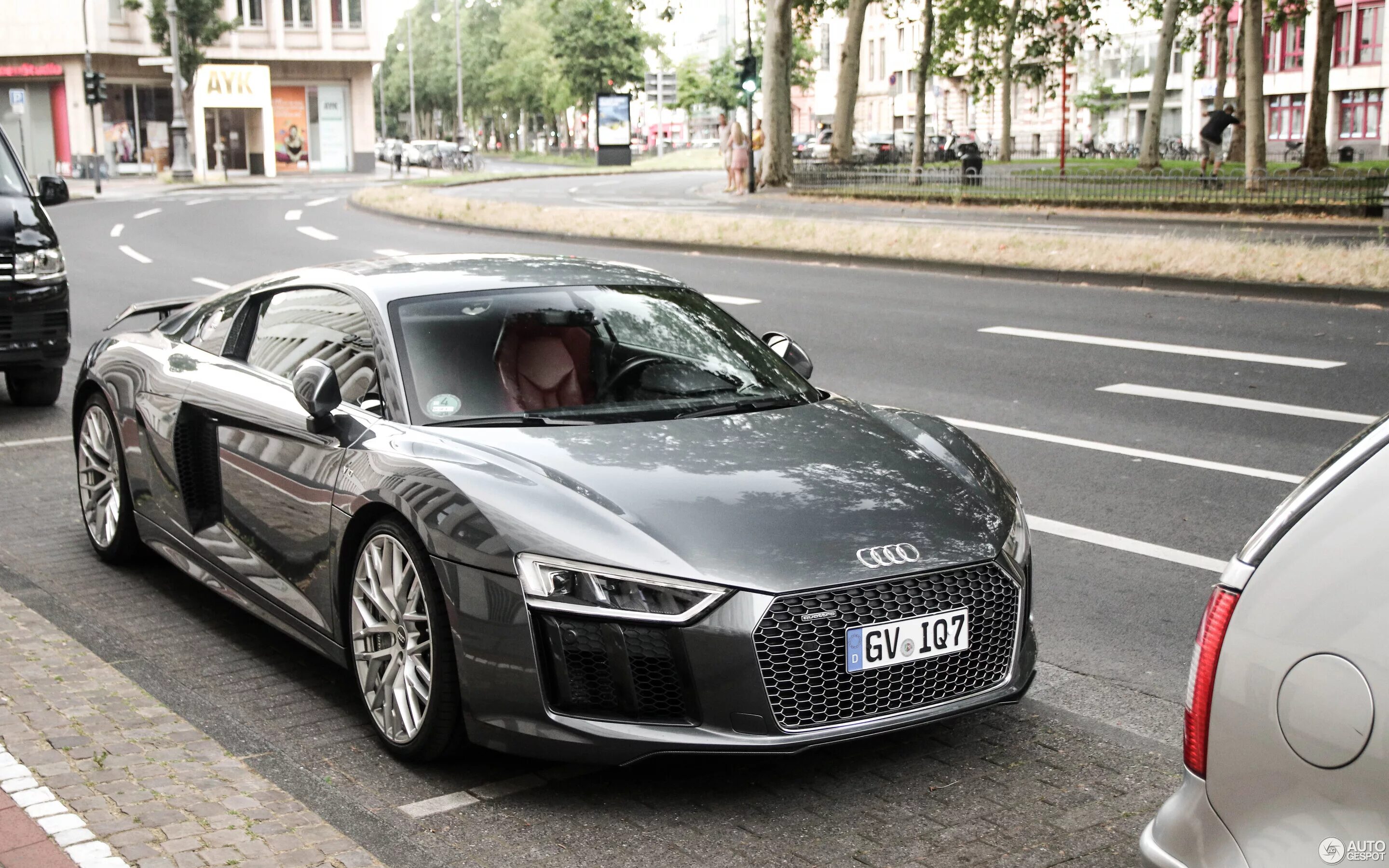 Р 8 сообщений. Audi r8 v10 plus 2017. Audi r8 spyder v10 plus. Audi a8. Audi r8 v10 plus.