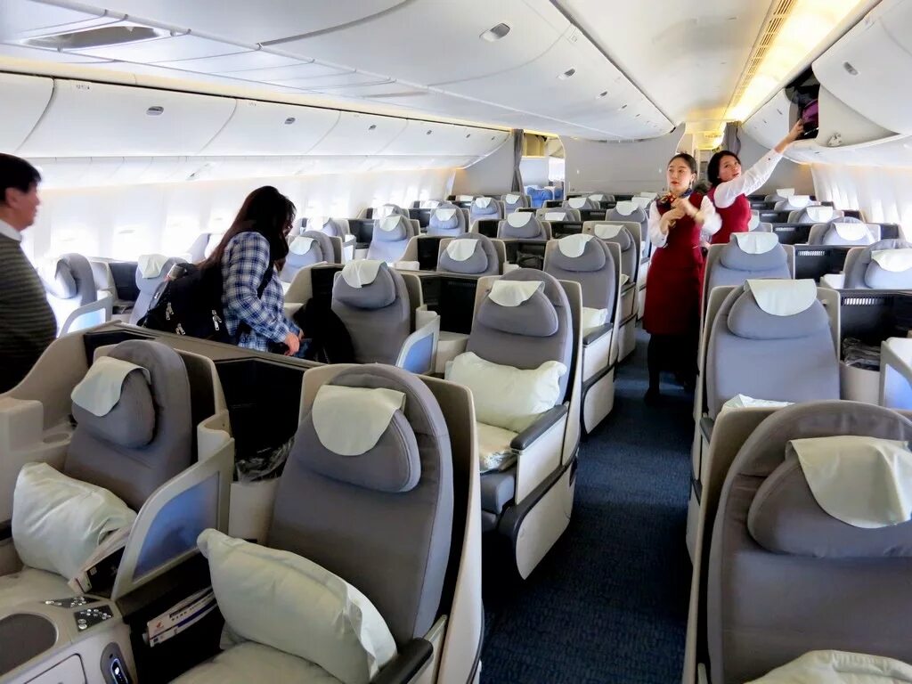Hainan airlines a330 economy. Боинг b763. Салон самолета боинг 747. Airbus a330-300 салон china eastern. Боинга 777 салон изнутри.