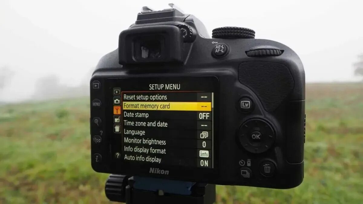 SD Card Nikon. Nikon d3400 разъем карты памяти. Фотоаппарат Nikon d3400 кнопки управления.