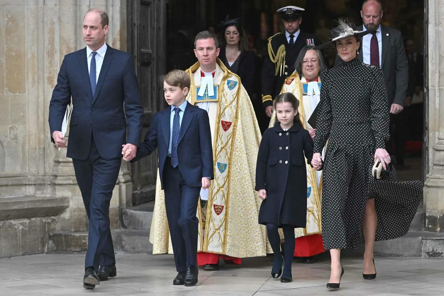 Кейт миддлтон дети возраст. Принц Уильям и Кейт дети 2022. Кейт Миддлтон с детьми 2022. Дети принца Уильяма 2022.