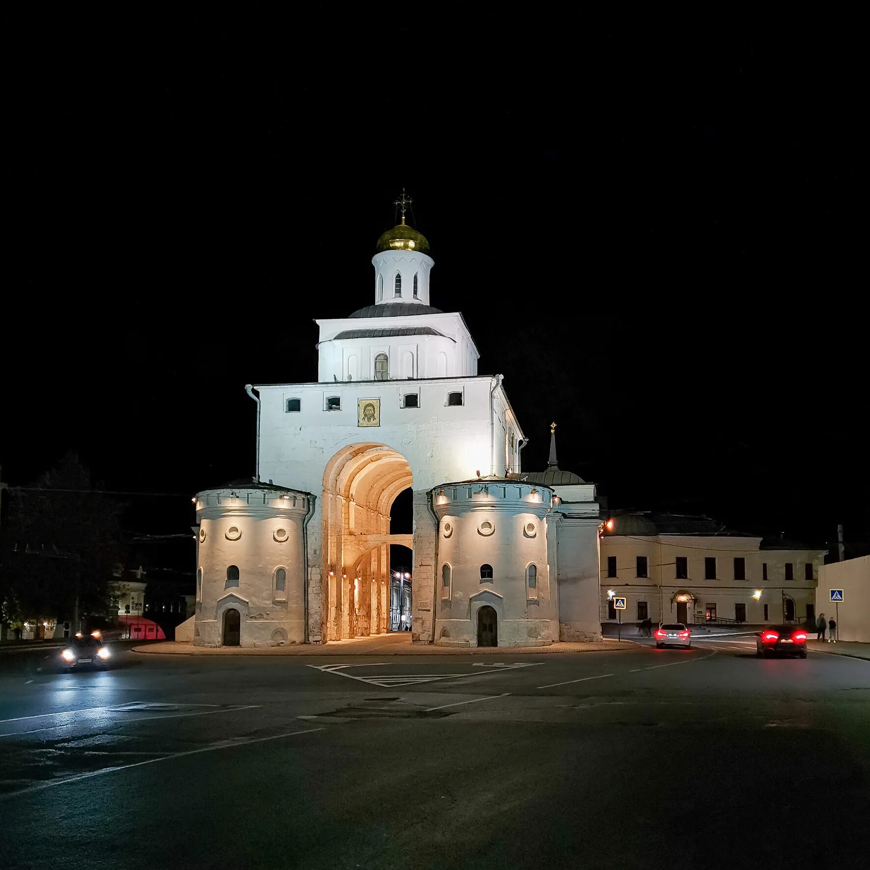 Владимирский город. Золотые ворота 1164 г Владимир. Золотые ворота Владимир панорама. Город Владимир золотые ворота Успенский собор. Золотые ворота город Владимир панорама ночные.