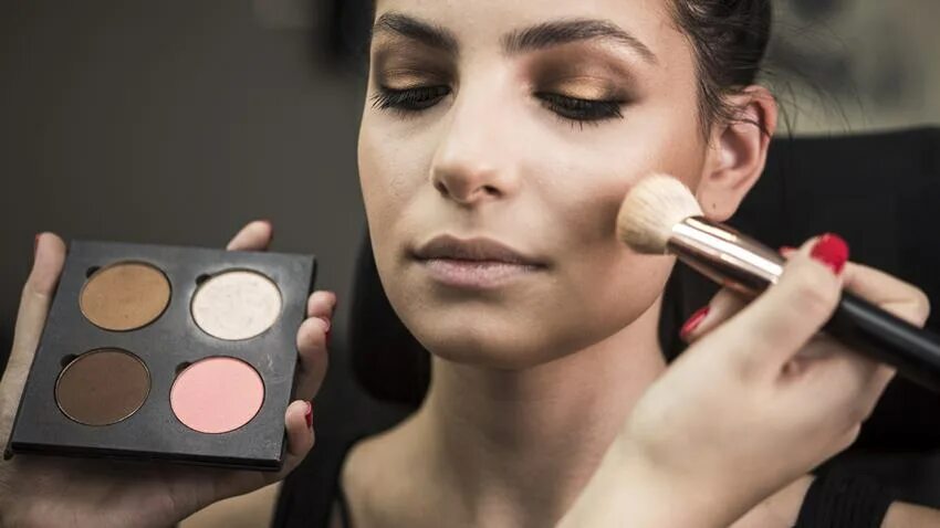 Как сделать макияж румянами How to apply blush step by step with four different application techniques