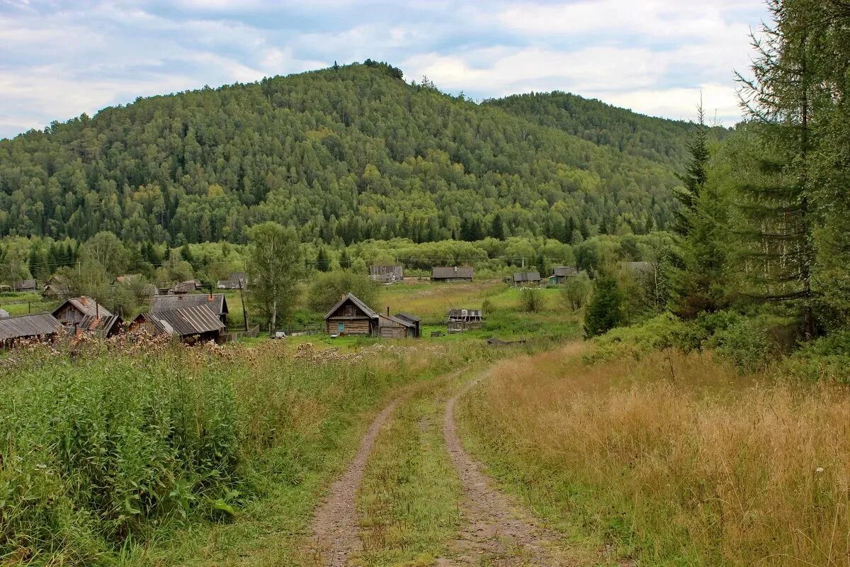 Купить деревню на урале. Тайга Урала заброшенные деревни. Посёлок Таёжный Тайга. Глухая деревня в сибирской тайге. Таежные деревни Красноярского края.