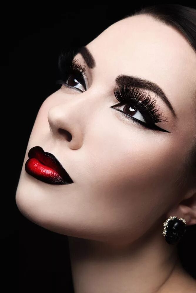 Макияж с черными губами Pin de Beauty, Fashion, Travel, Decor en Make Up Ideas Maquillaje de ojos oscuro