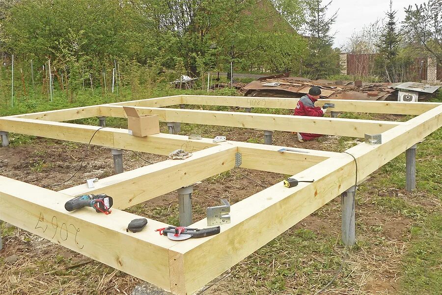 Обвязка винтовых свай брусом 150х200. Обвязка винтовых свай брусом 100х150. Как сделать обвязку из бруса. Обвязка свайного фундамента. Ростверк из бруса 150х150.