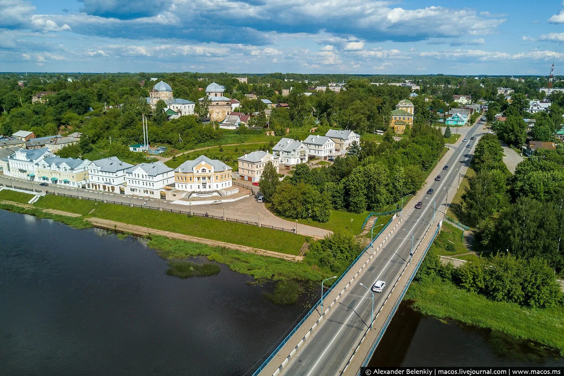 Население города торжок. Торжок Тверская область. Торжок города Тверской области. Торжок центр города. Площадь революции Торжок.