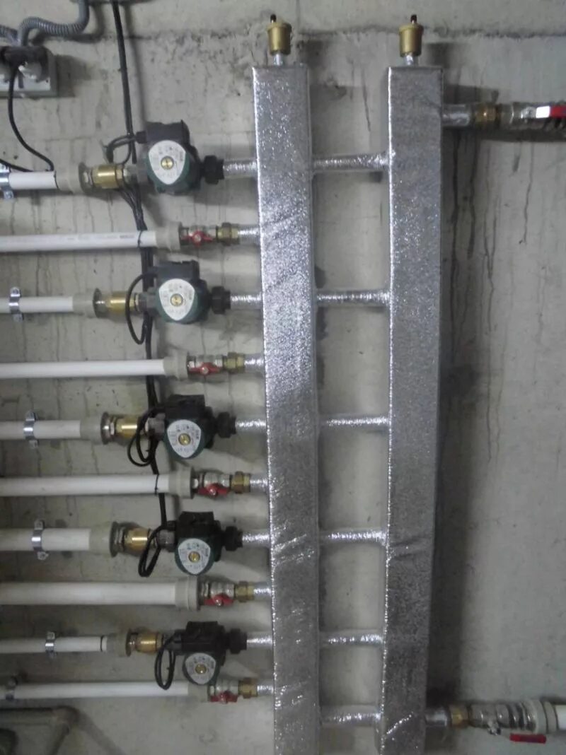 схема гидрострелки в разрезе. гидравлическая стрелка для систем отопления схема. гидрострелка сектор 60гк1. гидрострелка схема подключения насосов. работы гидрострелки отопления.