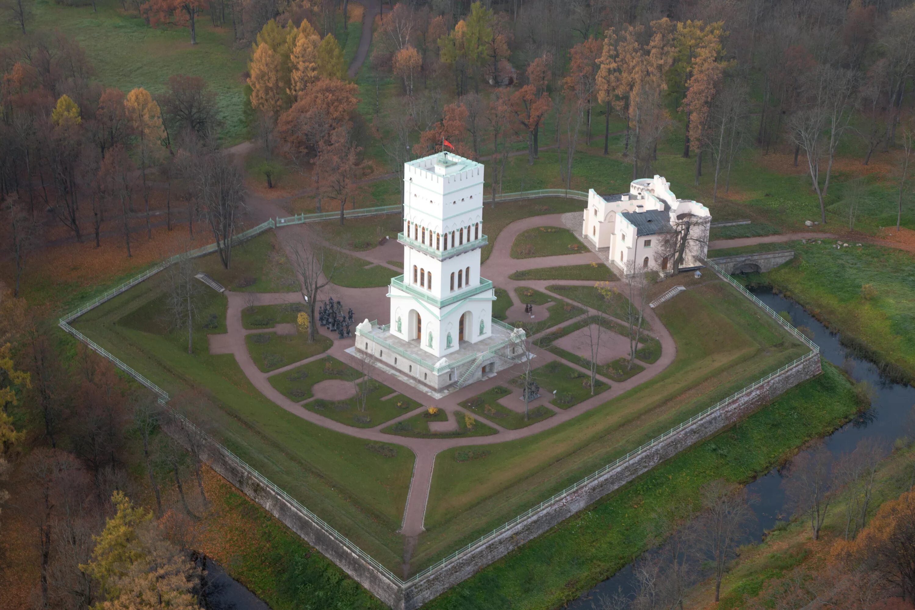 White complex. Павильон белая башня Царское село. Александровский парк Пушкин белая башня. Белая башня, Пушкин, Царское село. СПБ Царское село белая башня.