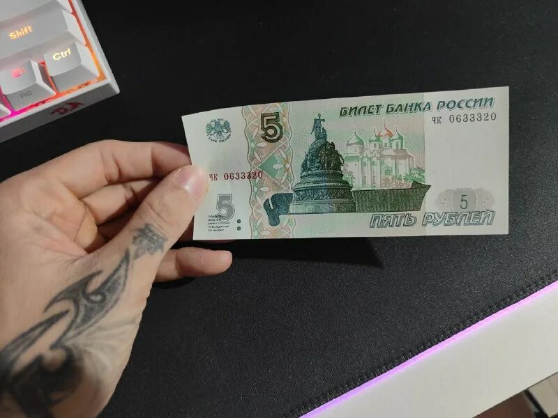 бумажныя деньги в россии. купюры россии 200 руб. к чему снятся новые купюры. денежные знаки россии. к чему снятся новые купюры.